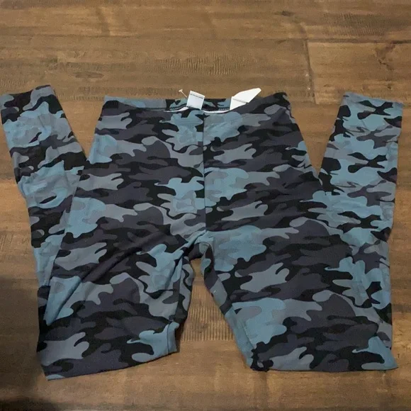 Women’s camo leggings - Picture 2 of 3